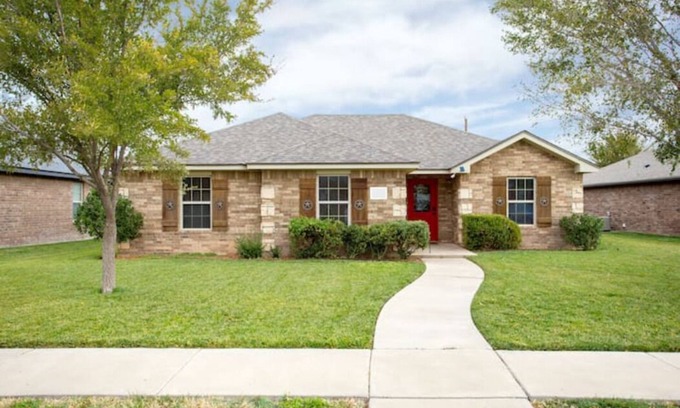 Amarillo House | Longhorn Getaway-NEW!-3 bedrooms- sleeps 10!