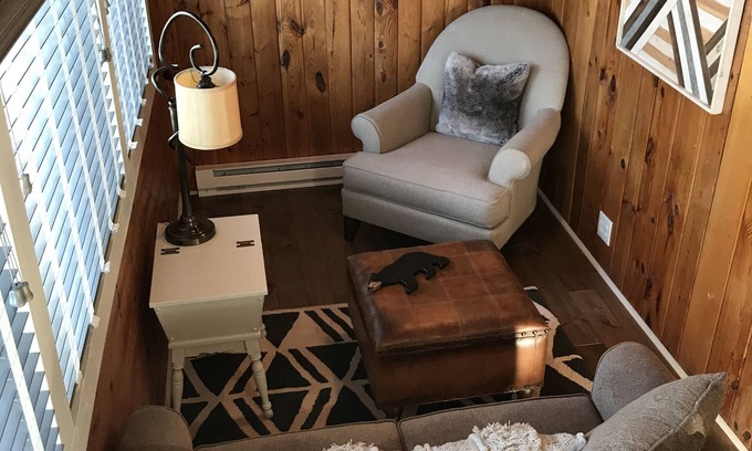 Longville Cottage | Longville Vintage Cabin two blocks from town & lake!