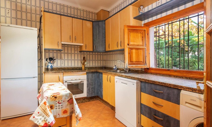 Alora House | Look forward to a dream vacation in this beautiful vacation home.
