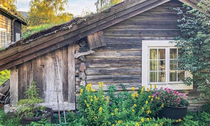 Nord-Fron House | Look forward to a fulfilling vacation in this Norwegian cottage overlooking the valley.