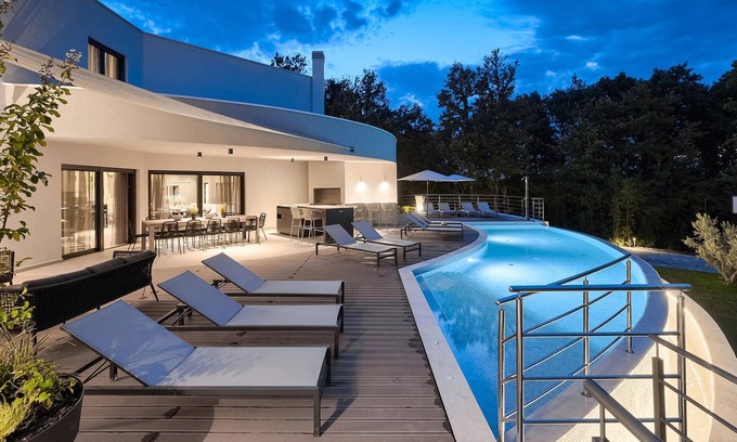 Boljevici House | Look forward to a wonderful vacation in this appealing vacation home in a fantastic location with po