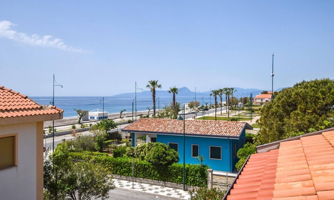 Tortora Marina Apartment | Look forward to a vacation with sea view in this vacation apartment near the beach.