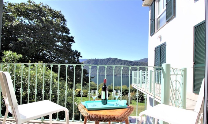 Pettenasco Apartment | Looking for a lake view