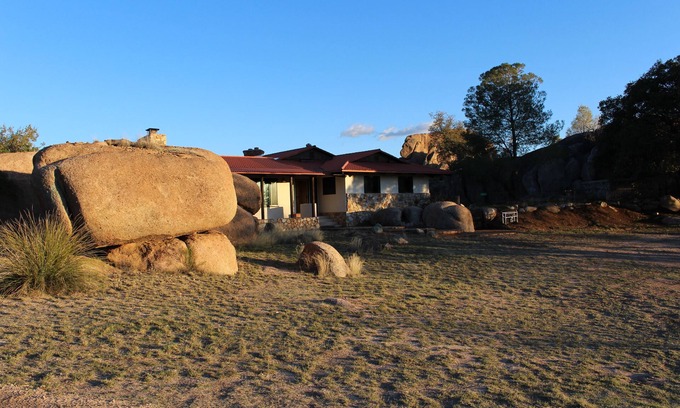 Dragoon House | Looking for a place beyond the ordinary in Arizona.