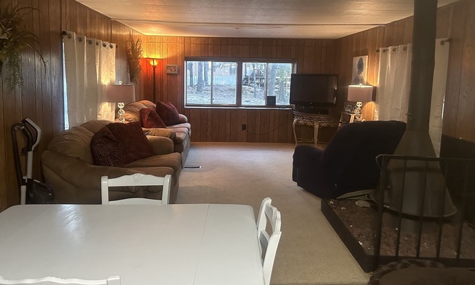 Cookson House | Looking to escape the everyday hustle and bustle…….Ready to kick back and RELAX?