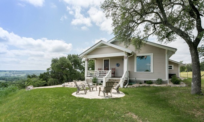 Fredericksburg House | Lookout Hill Cottage | Wonderful Views | Near Luckenbach
