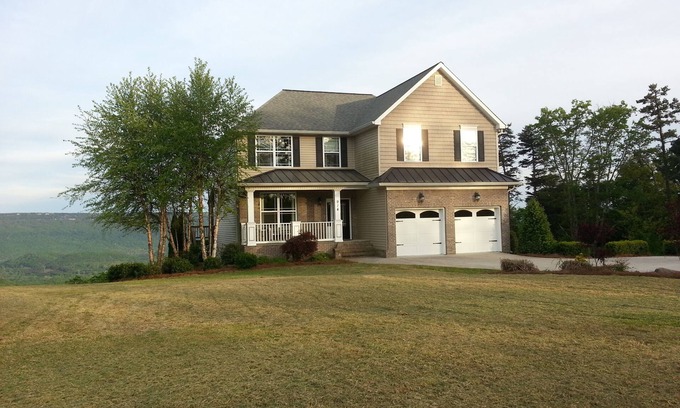 Trenton House | Lookout Mountain & Valley Views. Close to 3 Event Venues on Sand Mountain, GA.