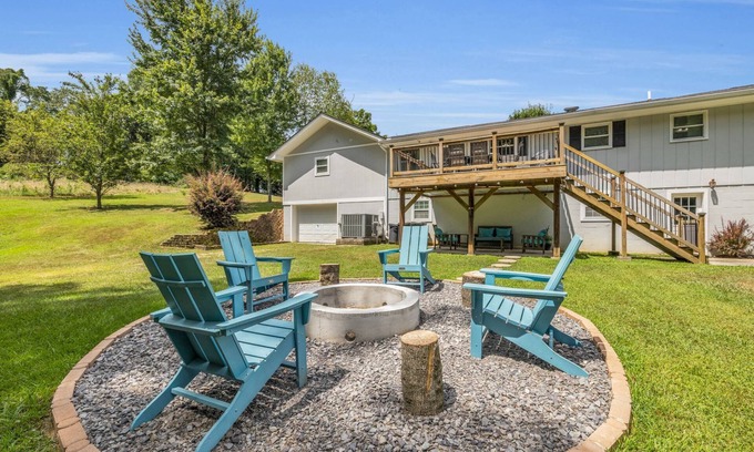 Chickamauga House | Lookout Mountain Vista | 4 Bedroom Home on 3 acres | 12 miles Cloudland Canyon & Chattanooga