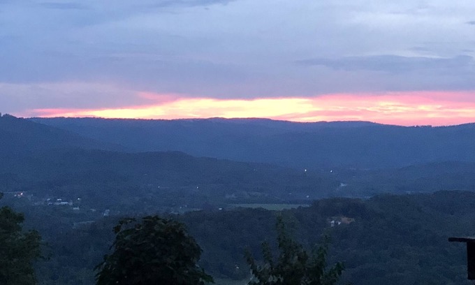 Lupton City Cabin | Lookout Mountain View