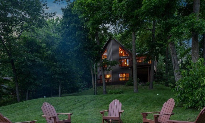 Crosby Cabin | Loon Star Lodge- close to bike trails and Crosby