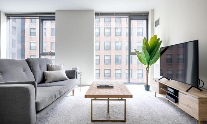 Downtown Chicago Apartment | Loop 1BR w Pool Gym nr the L Riverwalk CHI-242