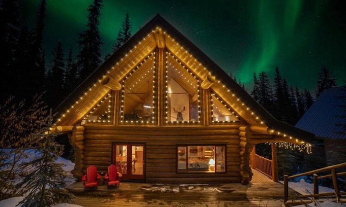 Okanagan-Similkameen House | Loor-U-Inn. Luxury Log Home/7 Beds & Hottub Apex Mountain
