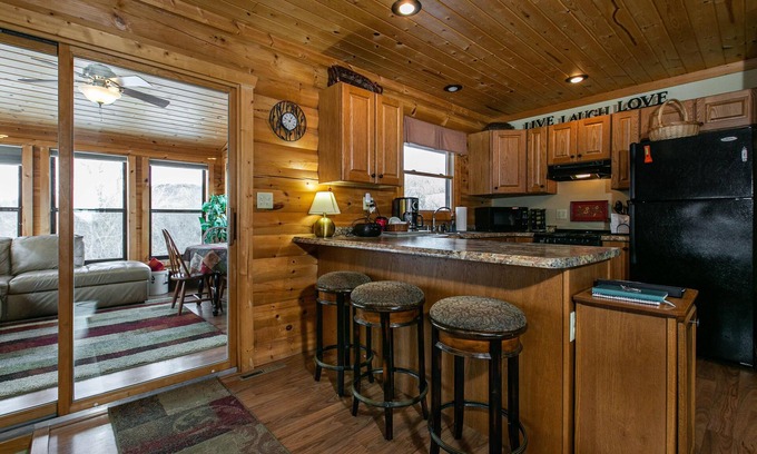 Dubuque Cabin | Lorelei Cabins Aster
