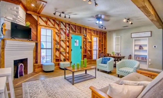 Mason House | Los Sueños -Stylish Spanish Stucco Home located in the "Gem of the Hill Country"