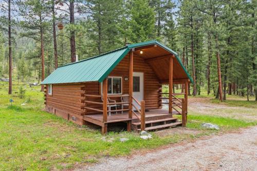 Grantsdale House | Lost Horse Lodge Double Queen Cabin 13