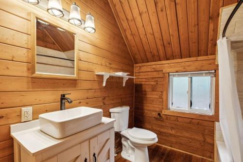 Grantsdale House | Lost Horse Lodge King Cabin 18
