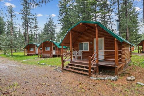 Grantsdale House | Lost Horse Resort Double Queen Cabin 15