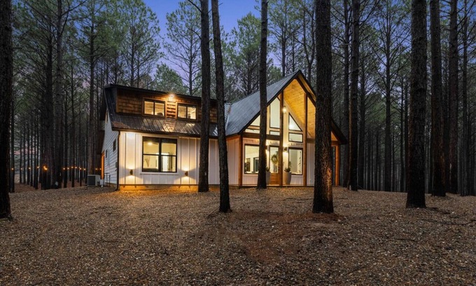 Broken Bow Cabin | Lost in Pine Cabin · Luxury Among Pines: Wildlife Encounters & Hot Tub