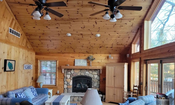 Hawks Cottage | Lost Lake Chalet (Hawks, MI): Gorgeous lakefront getaway- 20 minutes from Rogers City!