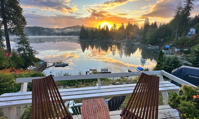 Shelton Cabin | Lost Lake Love Shack, a great place to make memories with friends & family!