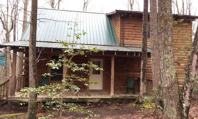 Hico Cabin | Lost Paddle Beautiful 2 Bedroom Cabin in the woods