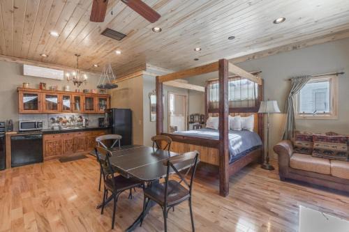 Ouray House | Lotus Mountain Suites West Suite