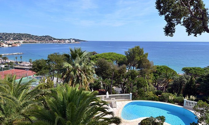 Sainte-Maxime Hotel | Lou Trelus