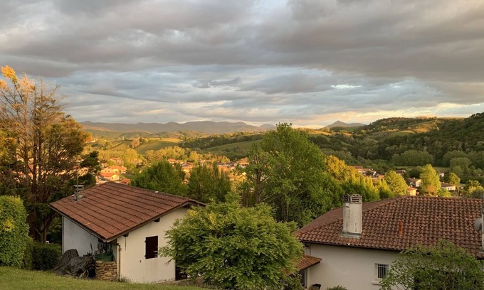 Saint-Pee-sur-Nivelle House | Loue Maison Avec vue sur Montagne, 6 Chambres, 14 Couchages