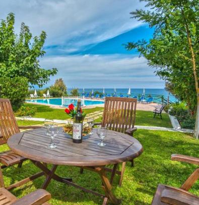 Neromilos Apartment | Loukas Apartments On The Waves