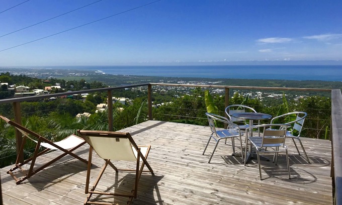 L'Etang-Sale House | Lounge of the high panoramic view between Ocean and Mountains