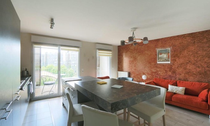 La Fuye-Velpeau Apartment | Lounge T3# garedeTours #standing