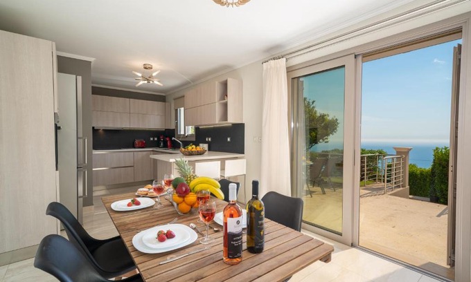 Mousata House | Lourdas Bay View
