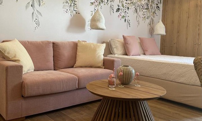 Loutraki Apartment | Loutraki Flamingo Feather