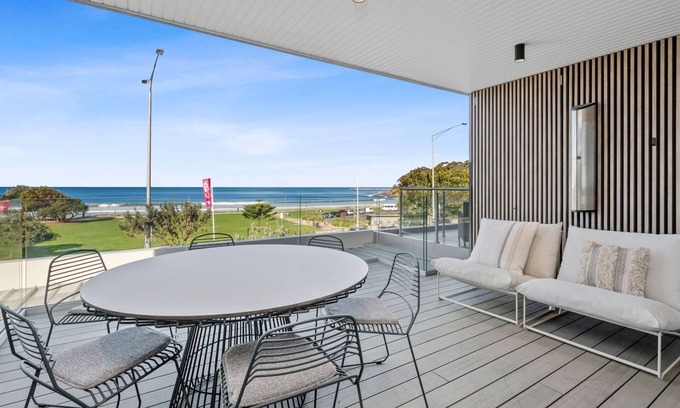Lorne Apartment | Louttit Bay Apartment 1 - Free WIFI, Ocean Views and the Ultimate Location
