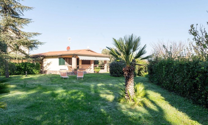 Castiglione della Pescaia Villa | Lovely apartment in villa for 4 guests with WIFI, A/C, TV and terrace