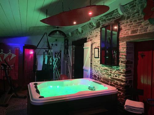 Dol-de-Bretagne Hotel | Love Room DOL IN LOVE BDSM