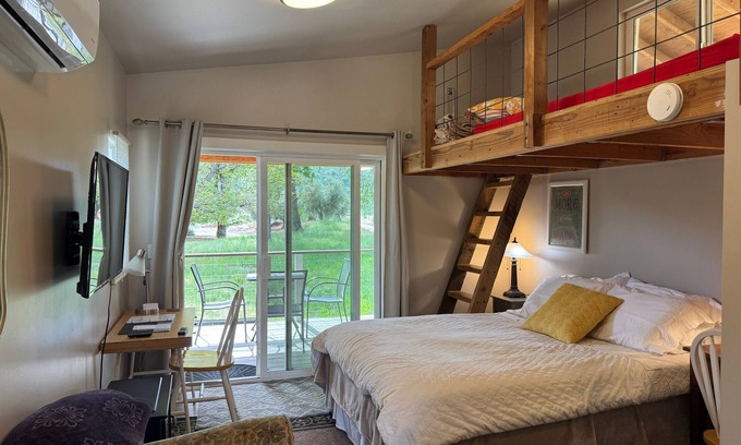 Middletown House | Love Shack private retreat