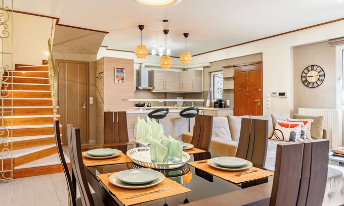 Gerakas House | Lovehome-4BD Villa with views,dinners-close to airport, MEC ΑΕ,bus stop, Railway