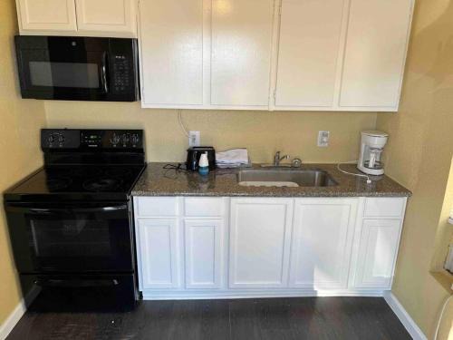 Sealy Apartment | Lovely 1 bed unit in center of Sealy, walk to shop