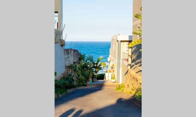 Kingsborough Apartment | Lovely 1-Bedroom apartment with pool and sea view
