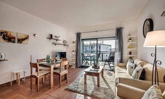 Telheiro Apartment | Lovely 1 Bedroom Apartment in Resort with Pool