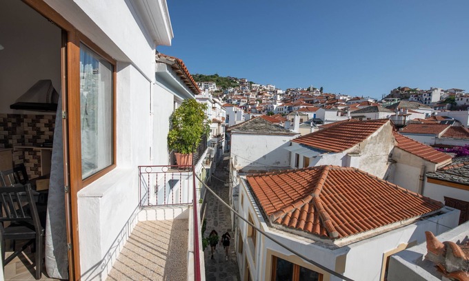 Skopelos Apartment | Lovely 1-bedroom Flat In Skopelos