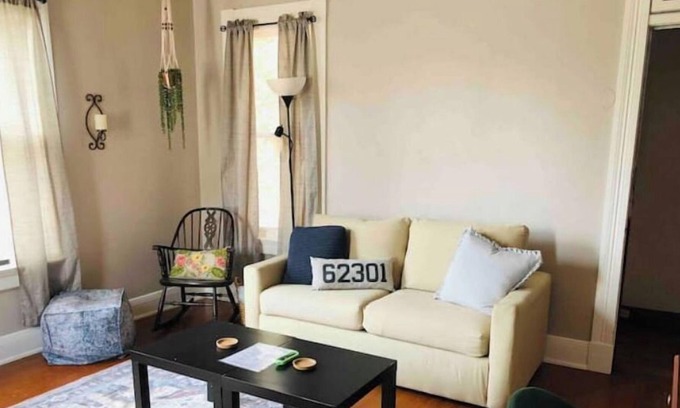Quincy Apartment | Lovely 1920s farmhouse apartment