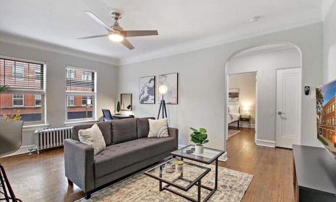 Evanston Apartment | Lovely 1BR Apt in Evanston - Elmwood 105
