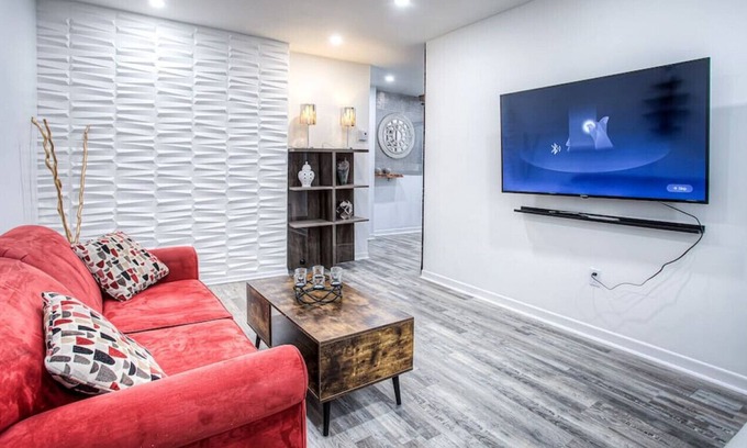 Mercier-Hochelaga-Maisonneuve Apartment | Lovely 1BR condo with Free Parking, Laundry