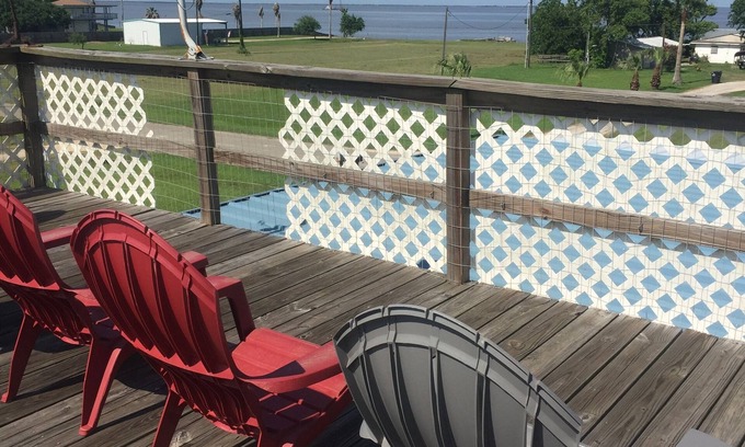 Port Lavaca House | Lovely 2/2 Coastal Home next to Beach and fishing