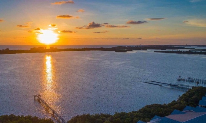 Osprey Village Condo | Lovely 2 bed 2 bath condo with spectacular sunsets from the pier