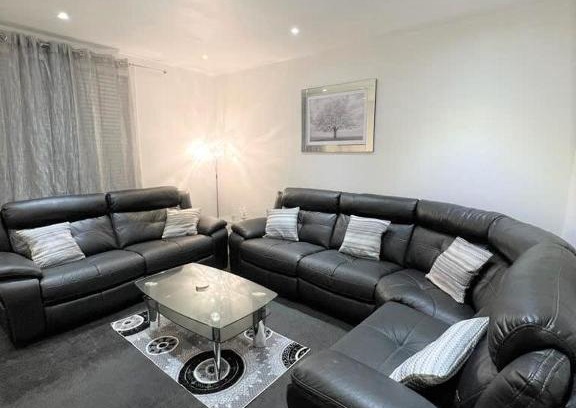 Hurlet Apartment | Lovely 2 Bed Apt close to Silverburn Mall