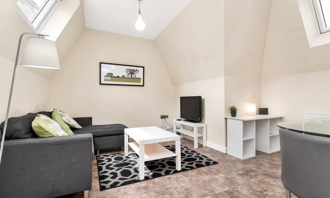 Mill Road Apartment | Lovely 2 bed house with shared garden in Cambridge