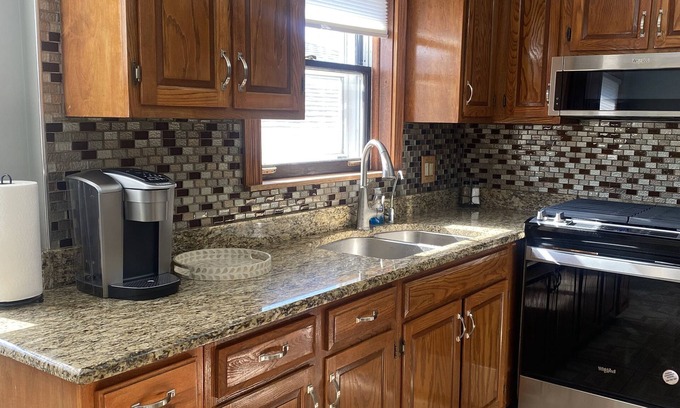 Forestview Apartment | Lovely 2-Bedoom Apartment in Berwyn